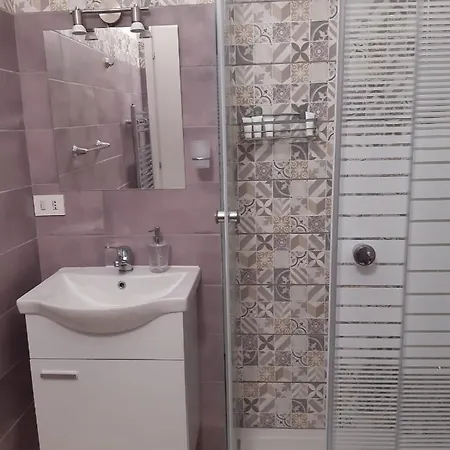 Centro Storico Con Balcone E Camino - Apartamento *