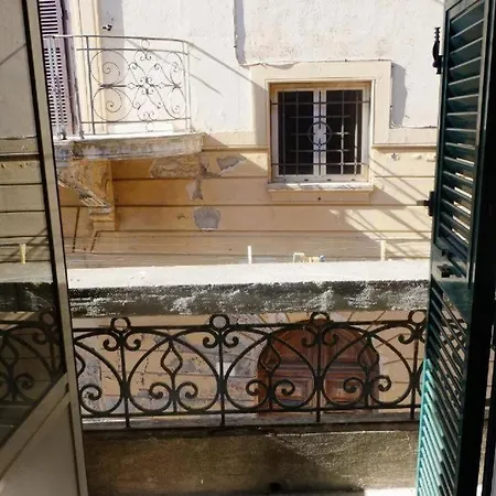 Centro Storico Con Balcone E Camino - Apartamento *