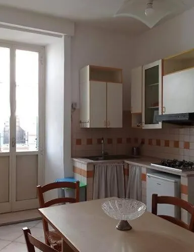 Centro Storico Con Balcone E Camino - Tarquinia