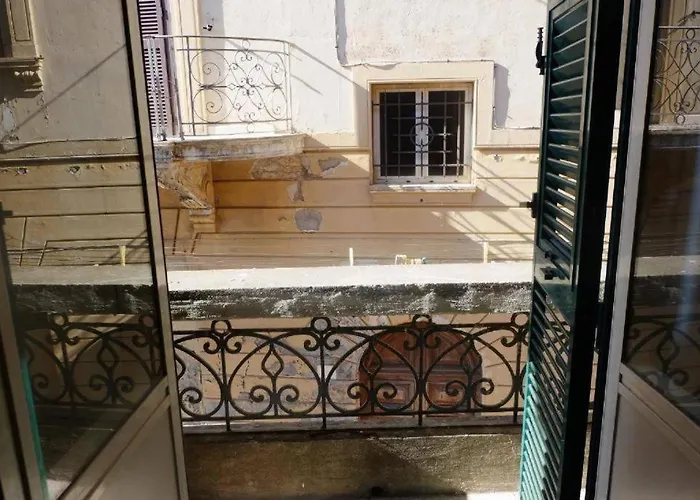 Centro Storico Con Balcone E Camino - Διαμέρισμα *