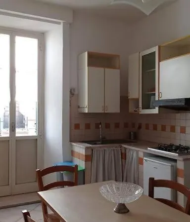 Centro Storico Con Balcone E Camino - Tarquinia