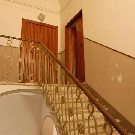Centro Storico Con Balcone E Camino -