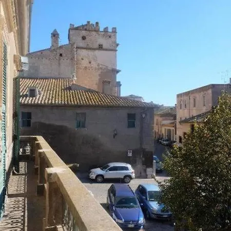 Centro Storico Con Balcone E Camino - Tarquinia
