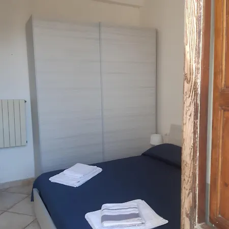Apartment Centro Storico Con Balcone E Camino - *